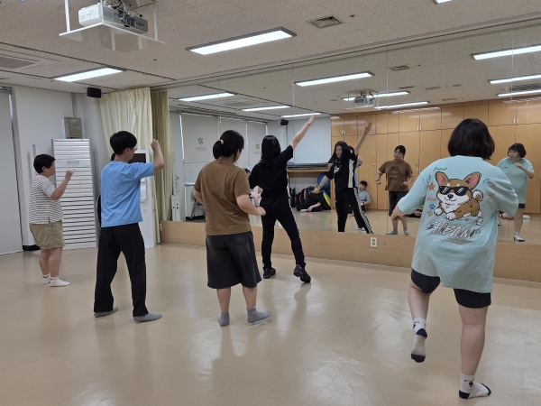 8a205015a6a89feb6acde532b7fbe45b_1787725718_0683.jpg